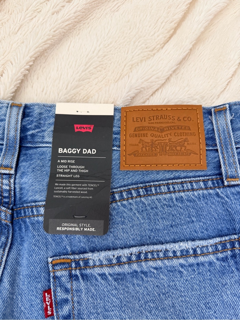 NWT Levi's Baggy Dad Women's Jeans premium denim medium wash distressed Sz 27x32 - Picture 6 of 7